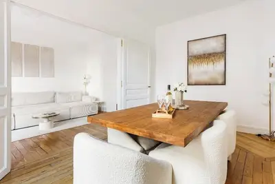 Image de Champs Élysée / Arc de Triomphe Flat 💎