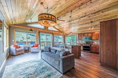 Image de Newly Remodeled | Stunning Views | Deck | Walk to Downtown Creede