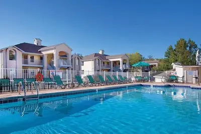 Image de 1br Deluxe Near Theme Park & Outdoor Fun!