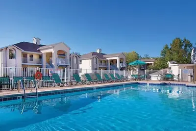 Image de 1br Deluxe Near Theme Park & Outdoor Fun!