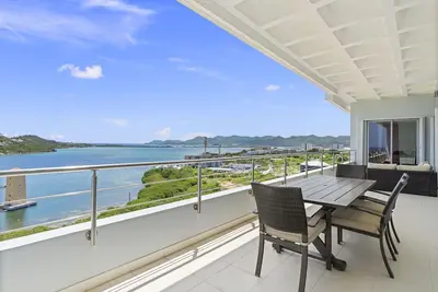 Image de Breathtaking Lagoon Views At Blue Residence