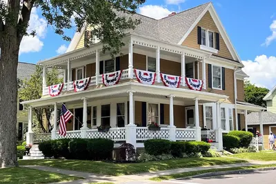 Image de Spacious Victorian family home close to Hws, Seneca Lake and downtown Geneva.