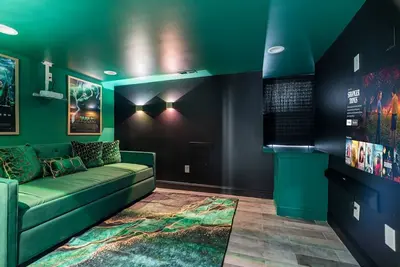 Image de Chic Urban Oasis | Movie Theatre