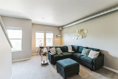 Image de 2 bedroom 2. 5 Bath Apt w Gym, Garage, King Bed 207