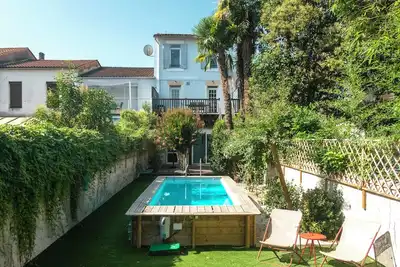 Image de Charmante maison de ville, proche centre avec jardin & piscine. Récemment rénové