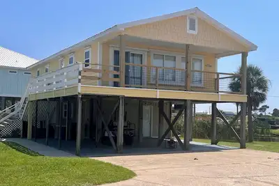 Image de Escape to 4 Palms! Spacious & Serene 3 Bedroom Cottage with Fishing Pier
