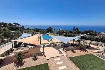 Image de Villa 5 Ch/4SdB, Vue Panoramique Mer, Piscine Chauffée, Jacuzzi, 7 mins Plage