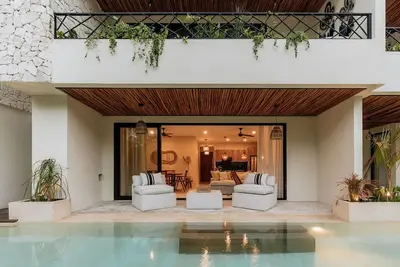 Image de Itza Jungle Queen Swim Up with Beach Club Access