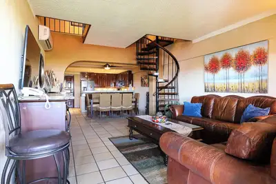 Image de Enjoy Your Vacation In This Beautiful Penthouse Condominium!