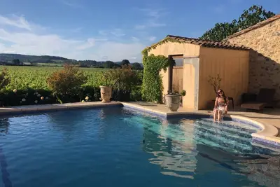 Image de Bel appartement au 2ème étage avec piscine au coeur des vignes près de Pézenas