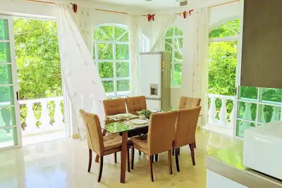 Image de Spacious building with 9 bedrooms and WiFi, Ac in Playa del Carmen By Vopdc