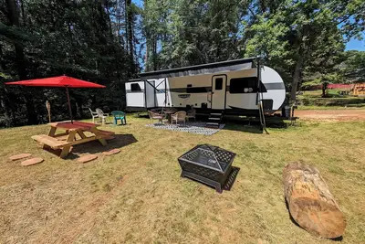 Image de Awesome And Fun campground in Fairburn. Great For Kids, Camp Fire, Swimming Pool