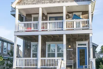 Image de 4-Stories of pure Fun, HotTub, Bikes, Master wKing