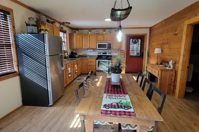 Image de Newly Renovated Private Cabin-Ev Charger-Fire Pit -New to Vrbo, Lots of Nature