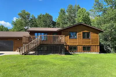 Image de Charming farmhouse upper floor with 2 bedrooms and WiFi, Ac in Warroad