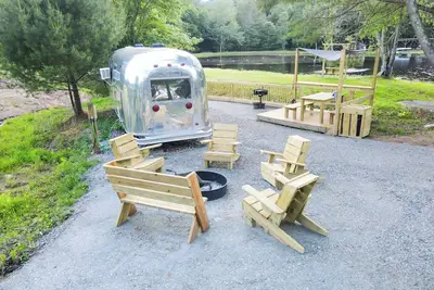 Image de Glamping in Vintage Airstream with modern comforts with private pond access.