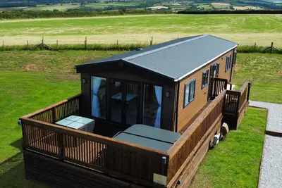 Image de Hazel Lodge, pet friendly, with hot tub in Whitby