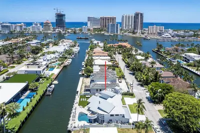 Image de Amazing Waterfront Home with Generous Outdoor Space in Seven Isles/Las Olas