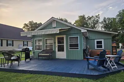 Image de Creekside Cottage w/Lake access, Dock, Hot tub, Canoe/Kayaks