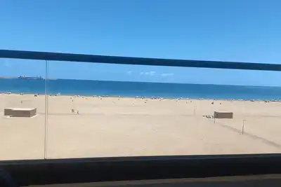 Appartement frond de mer, avec espace jeux et de sports a proximité