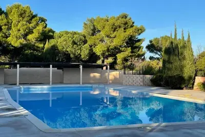 Image de Grand duplex rénové 6/8 personnes Domaine Privé avec 2 piscines - 10 min plages