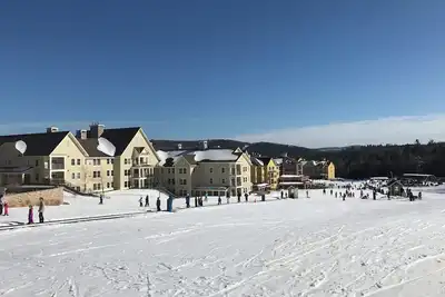 Image de Convenience & location! Direct ski access-1 Br/2ba fully stocked condo at Okemo