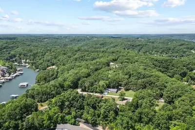Image de seasonal lake view it is conveniently located close to Camdenton and surrounding