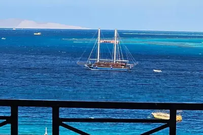 Image de Sea view 3 bedrooms apartment, city center, front off the beach