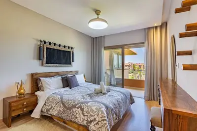 Image de Élégance et Bien-être en Plein Centre Urbain