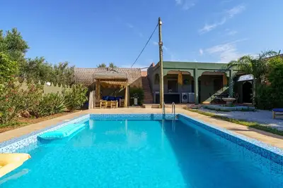 Image de élégante villa 10min du centre piscine privé