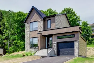 Image de Beautiful Home in Mont-Tremblant - minutes away from ski in, town, and village