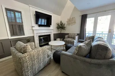 Image de Newly Renovated Loft Villa at Norwich Spa, minutes to Mohegan Sun