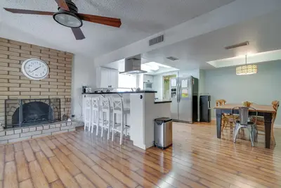 Image de Dugout Summer Getaway * Sparkling Pool * Hot Tub