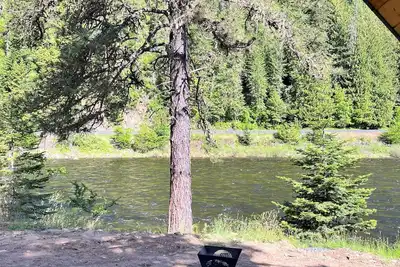 Image de Luxurious River Front Cabin