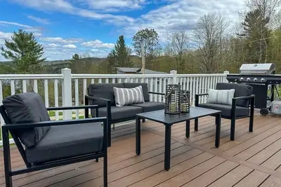 Image de Lake Escape: Newly Renovated Waterview Home with Lake Access