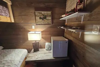 Image de Cabin style bunkie.