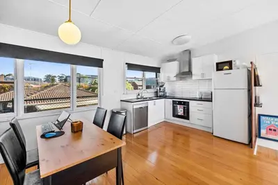 Fine coastal living in a sun-drenched retreat. Pet friendly!