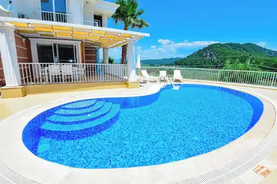 Beautiful Detached Villa With Private Pool And Stunning Views, Walkable to Town.