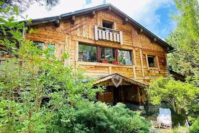 Image de Chalet de Montagne Rustique avec Jacuzzi