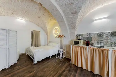 Image de Suite Violetta by Rentbeat
