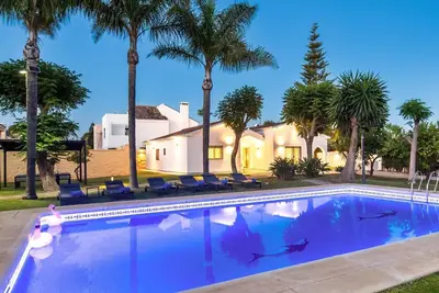Villa Estepona, 5 pièces, 8 personnes