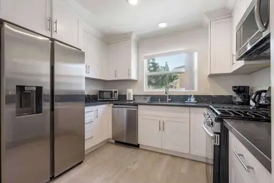 Image de ৎ୭Serene Home in Central Burbankৎ୭ 2 bedrooms, wifi