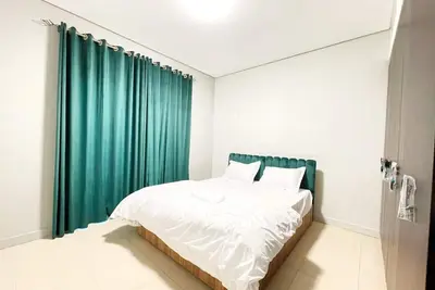 Cozy 1-bedroom apartment in delightful Jvc with WiFi, Ac