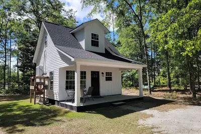 Image de Tranquil Cottage Escape - Enjoy Modern Comforts in a Serene Woodland Setting