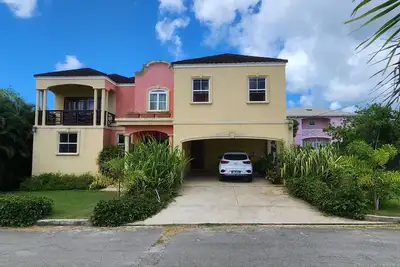 Image de Beautiful 4-bedroom house in Maynards with WiFi in close proximity to 2 marinas