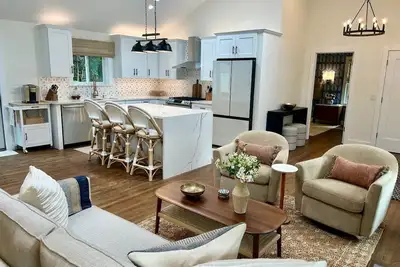 Image de Charming Modern Cottage by the Bay and Beach - 3 bedroom/2 baths - Hampton Bays