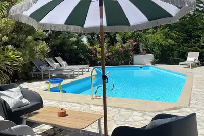 Image de Villa avec piscine privée, centre Guadeloupe! 5 chambres 4 salles de bain