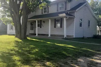 Image de 3-bedroom lower level of a 100 yr old farmhouse in peaceful Davison with WiFi