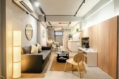 Image de Rare Designer Townhouse Perfect for Groups | 8 mins to Bts\n