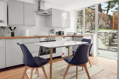 Image de 2 Bedroom Flat with Patio - Southsea